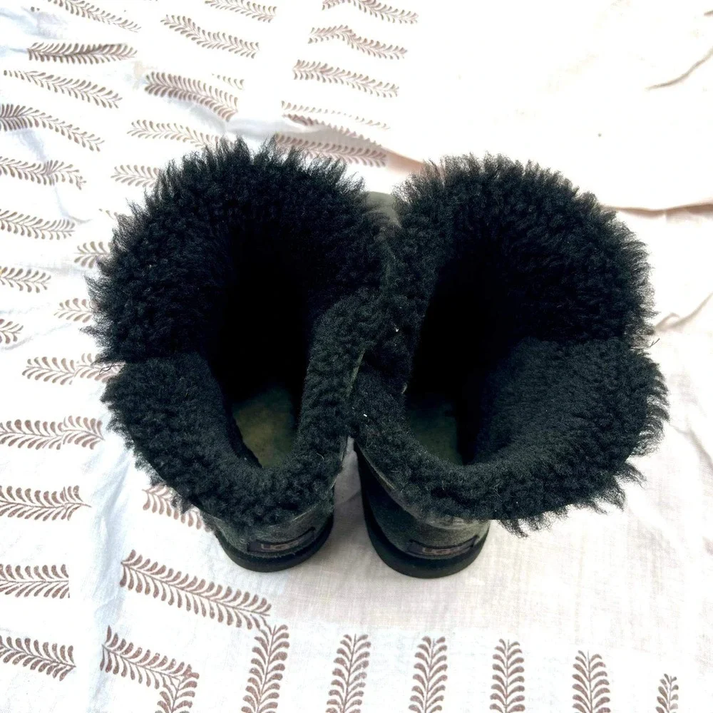 UGG Australia Bailey Button 5803 Black‎ Sheepskin Shearling Boots Womens 8